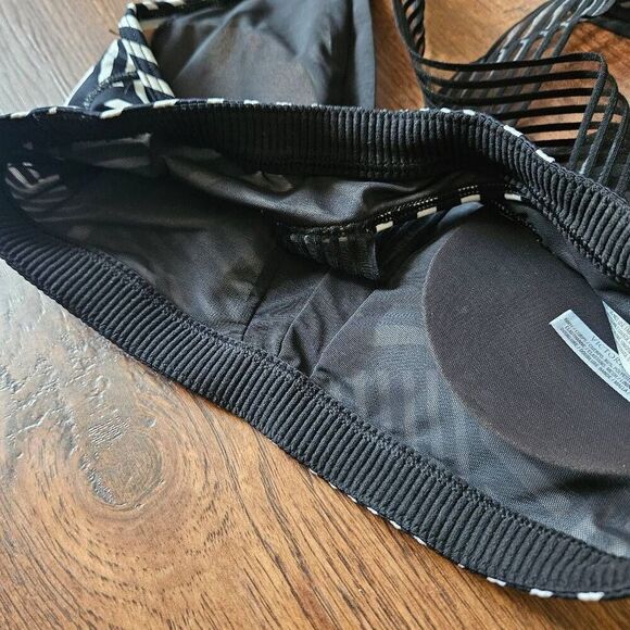 Victoria Sport Striped Mesh Sports Bra - Picture 9 of 9